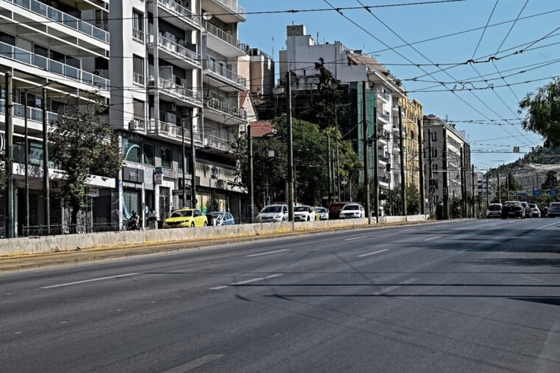 Αθήνα | Άδειοι δρόμοι και πεζοδρόμια σήμερα το πρωί