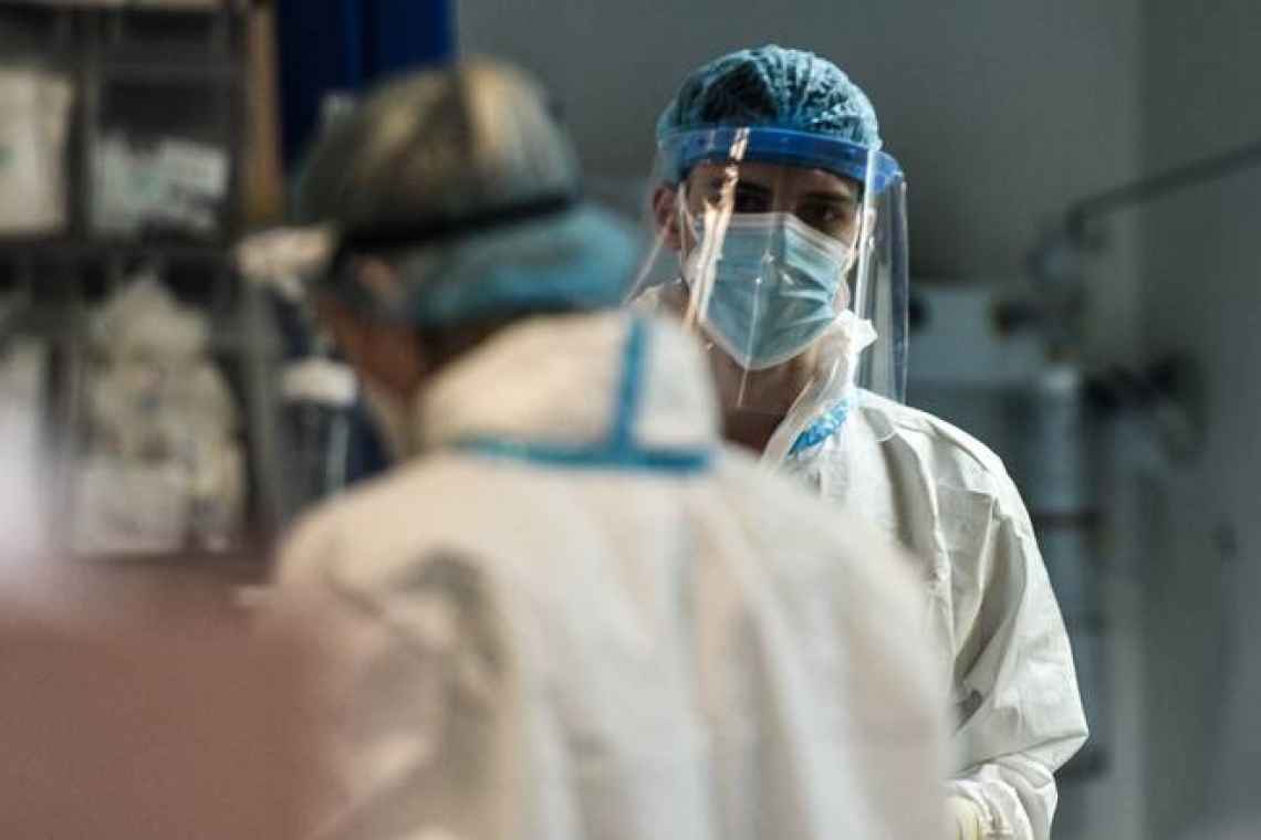Κορονοϊός | Έκτακτη ενημέρωση από το υπουργείο Υγείας για την έξαρση της πανδημίας