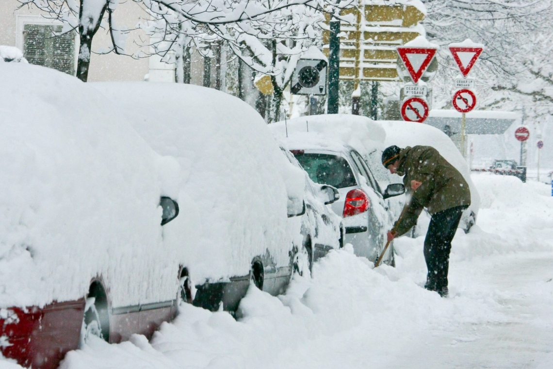 Γαλλία | Κύμα ψύχους και χιονοπτώσεις - Εκατοντάδες οχήματα εγκλωβίστηκαν