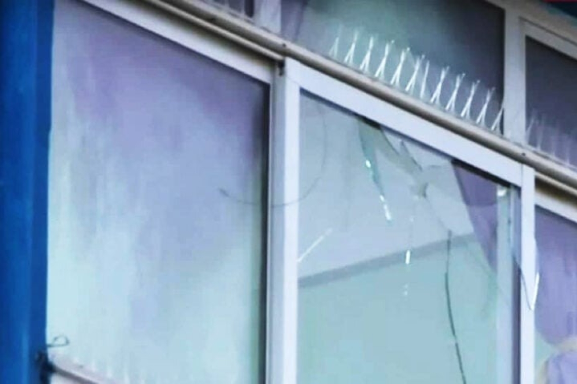 Αγρίνιο | Άγνωστοι έριξαν πέτρες σε αίθουσα Γυμνασίου εν ώρα μαθήματος
