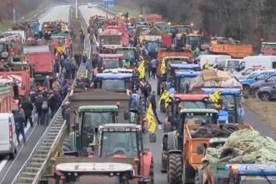 Γαλλία | Τροχαίο δυστύχημα σε μπλόκο αγροτών - Νεκρή μια γυναίκα