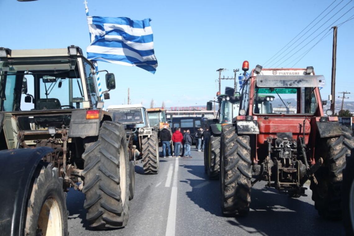 Αγρότες | Συνεχίζονται οι κινητοποιήσεις, η κυβέρνηση προχωρά σε νέες ενισχύσεις