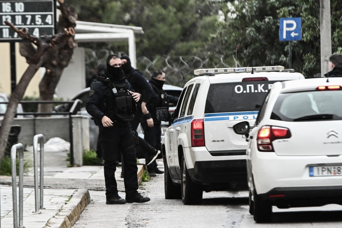 Ένοπλη επίθεση κατά αστυνομικών στην Παιανία - Τρεις προσαγωγές και ένα όχημα υπό έλεγχο