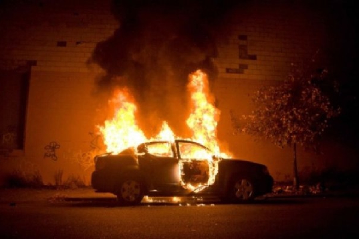 Ζωγράφου | Νεαροί έκαψαν τέσσερα αυτοκίνητα στην Πανεπιστημιούπολη