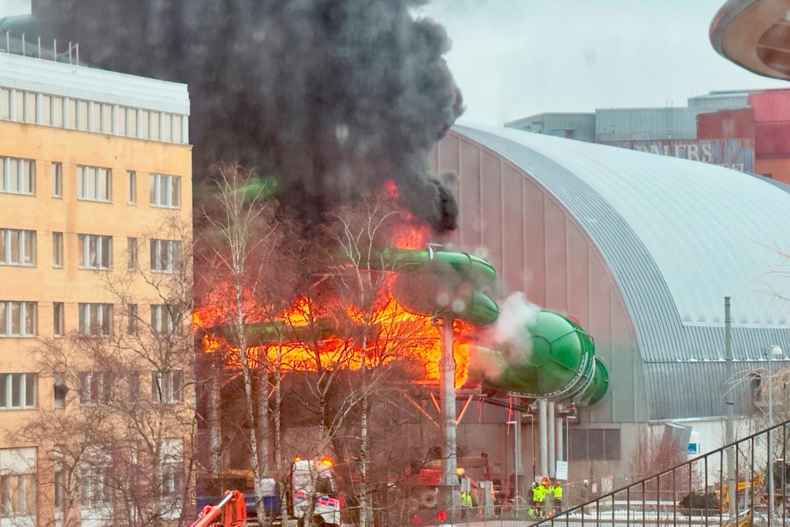 Σουηδία | Φωτιά έθεσε σε κίνδυνο το Liseberg - Νεροτσουλήθρες και εγκαταστάσεις του Oceana υπέστησαν ζημιές