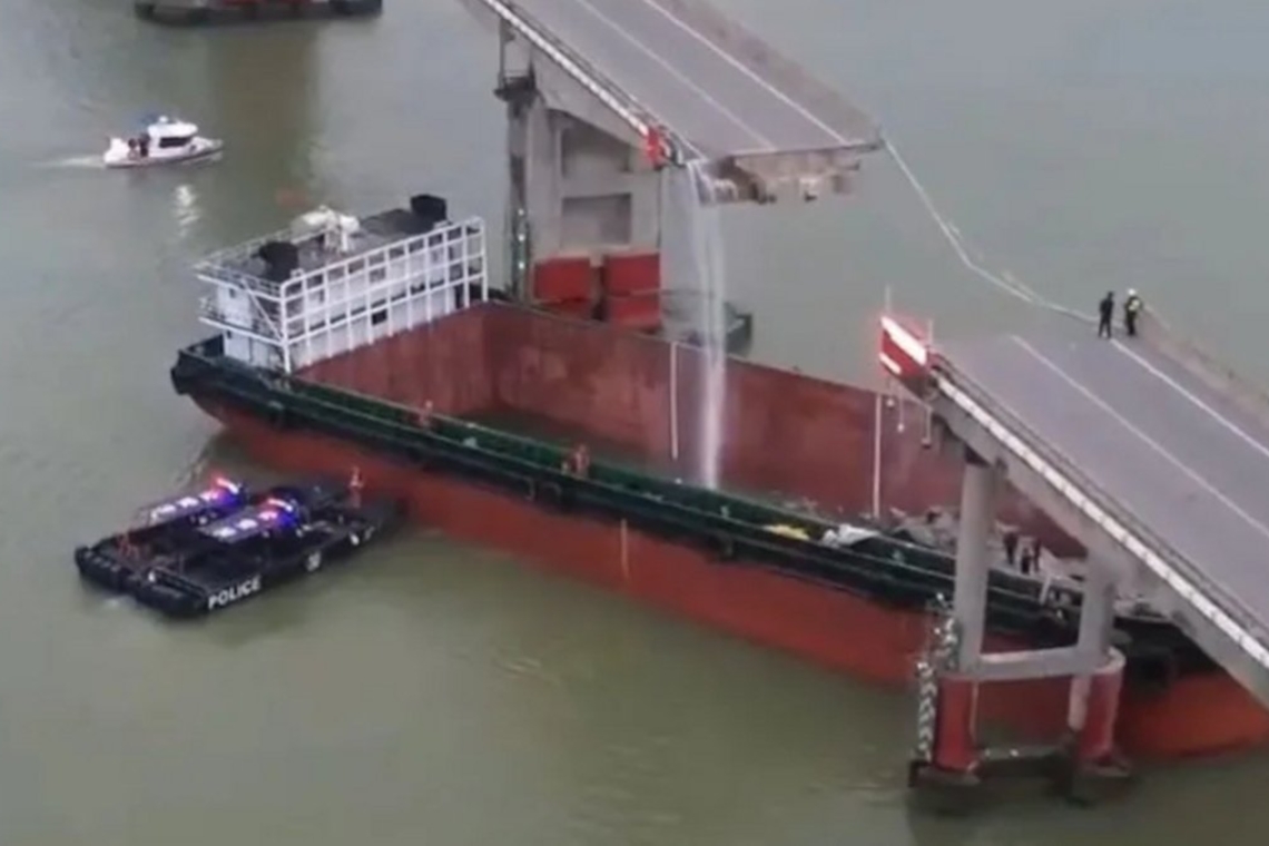 Πέντε νεκροί από πτώση γέφυρας μετά από σύγκρουση με πλοίο στην Κίνα