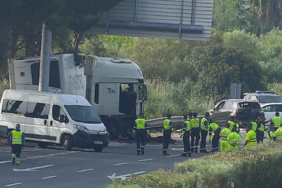 Τραγωδία στη Σεβίλλη | Φορτηγό εμβόλισε αστυνομικό μπλόκο - Έξι νεκροί