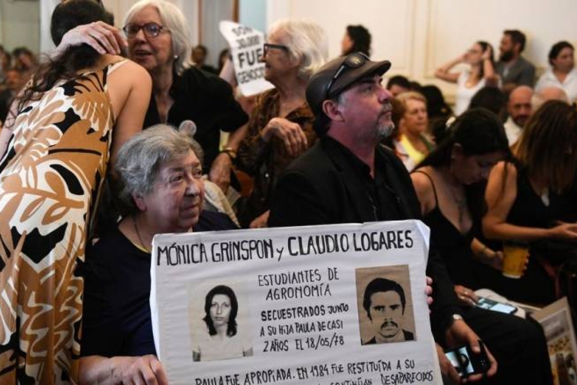 Ιστορική απόφαση στην Αργεντινή | Ισόβια για 10 κατηγορούμενους για εγκλήματα της Χούντας
