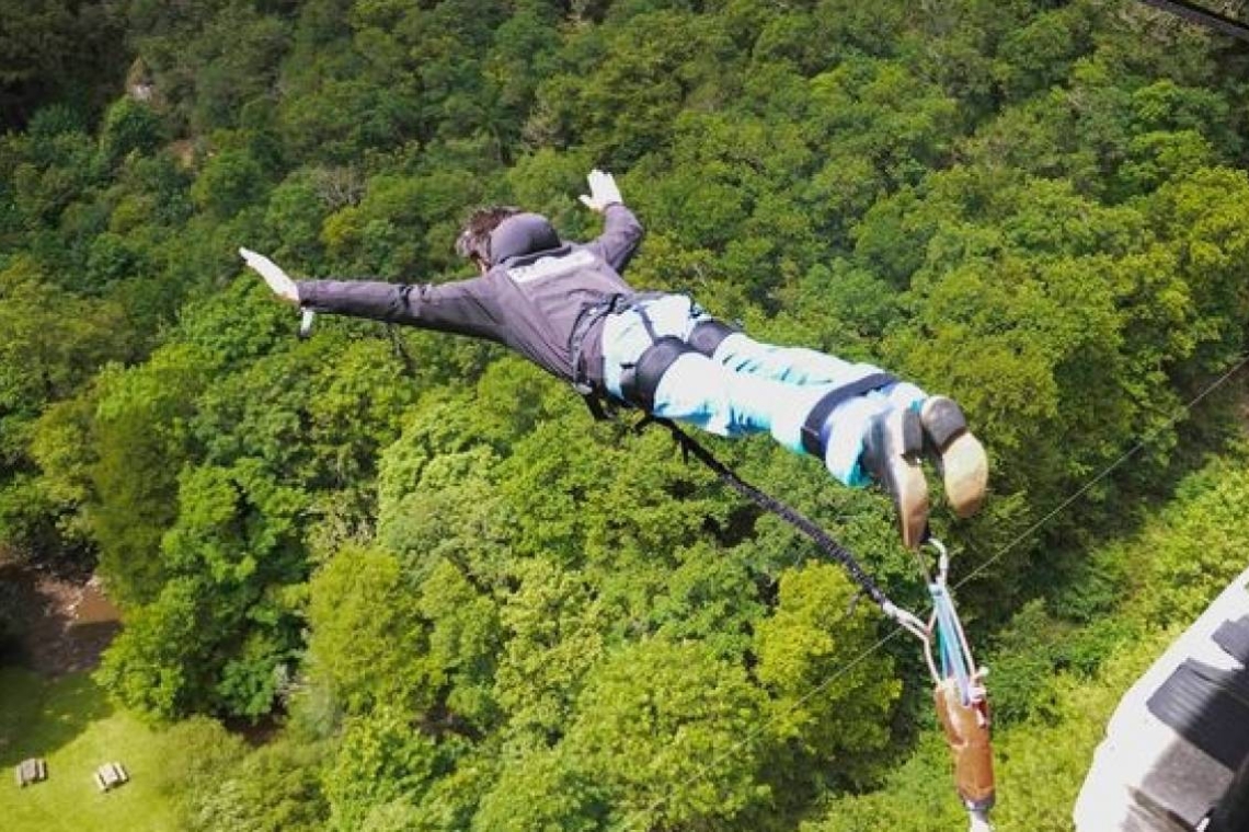 Νέα Ζηλανδία | Σοκαριστικό βίντεο με bungee jumping χωρίς σχοινί
