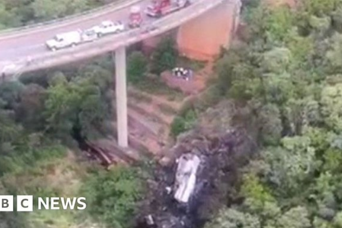 Τραγωδία στη Νότια Αφρική | 45 νεκροί σε πτώση λεωφορείου από γέφυρα