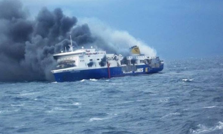 Πλοίο προσέκρουσε στο λιμάνι της Νάπολης - 30 τραυματίες μεταξύ των οποίων μια γυναίκα σε σοβαρότερη κατάσταση