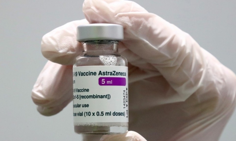 AstraZeneca | Παραδέχτηκε ότι το εμβόλιο της προκάλει παρενέργειες- 51 οικογένειες διεκδικούν αποζημιώσεις