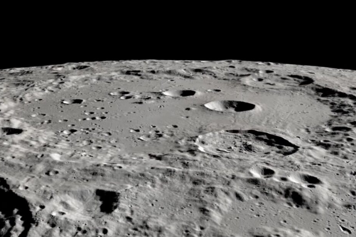 Μεγάλη ανακάλυψη | Η Σελήνη δεν έχει απλά νερό αλλά… πάρα πολύ νερό!
