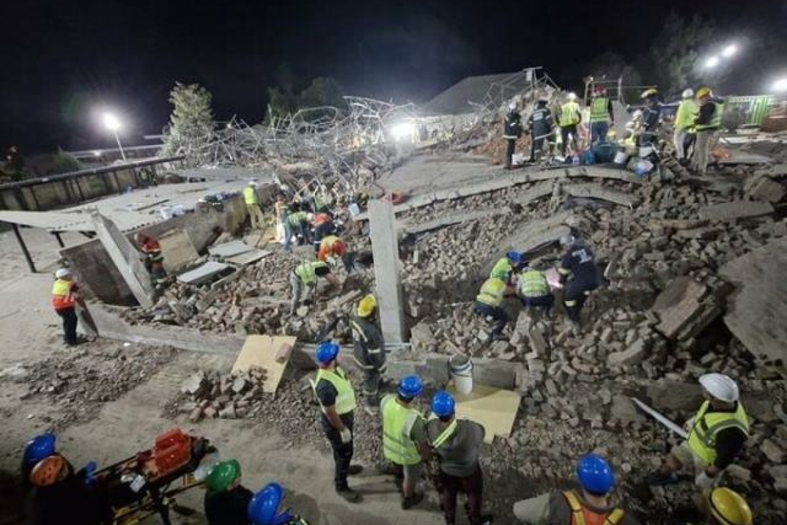 Ν. Αφρική | Τέσσερις νεκροί, δεκάδες παγιδευμένοι από κατάρρευση κτιρίου