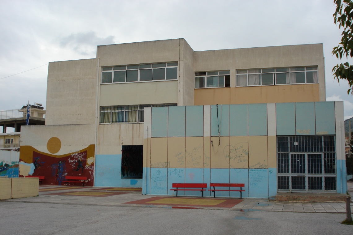 Περιστέρι | Βανδαλισμός σε δημοτικό σχολείο - Έσπασαν υαλοπίνακες και έκαναν γκράφιτι στους τοίχους