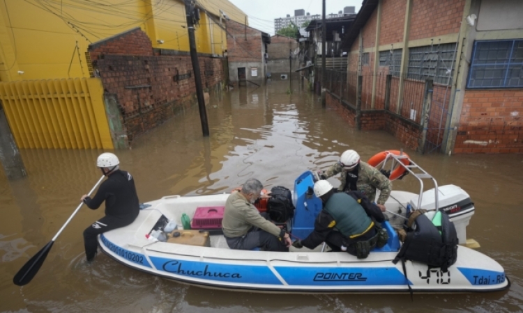 Η Βραζιλία μετρά τις πληγές της μετά τις καταστροφικές πλημμύρες