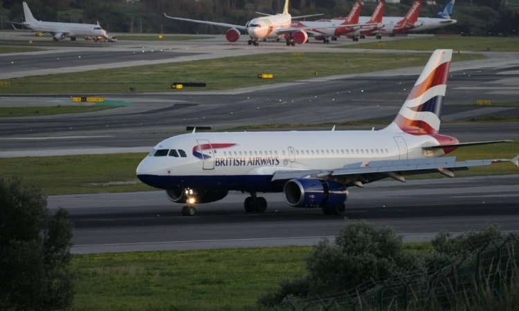 Αεροσκάφος της British Airways εκτέλεσε αναγκαστική προσγείωση στο Άμστερνταμ λόγω καπνού στο πιλοτήριο
