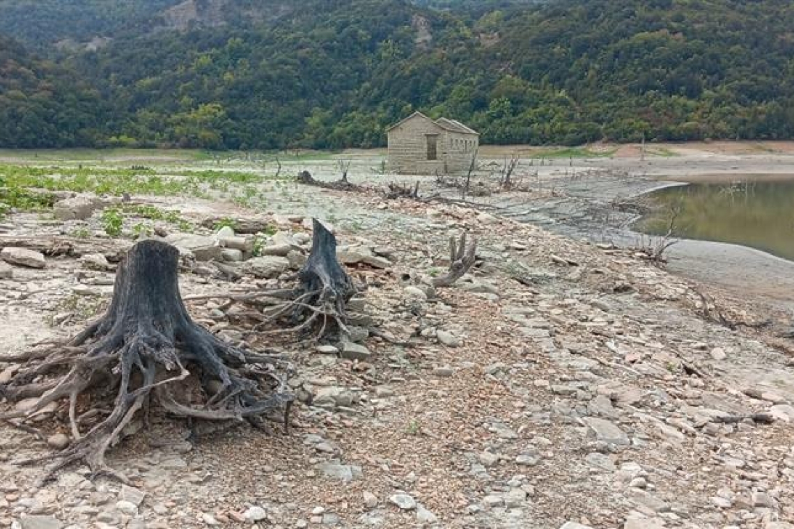 Αποκαλύφθηκε βυθισμένος οικισμός στην τεχνητή λίμνη του Πουρναρίου