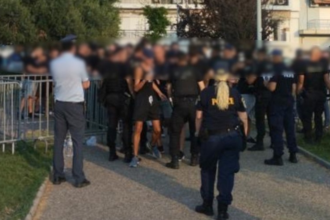 Συλλήψεις στην Τούμπα: Πέντε υπάλληλοι ασφαλείας κατηγορούνται για παράνομη είσοδο οπαδών χωρίς εισιτήρια