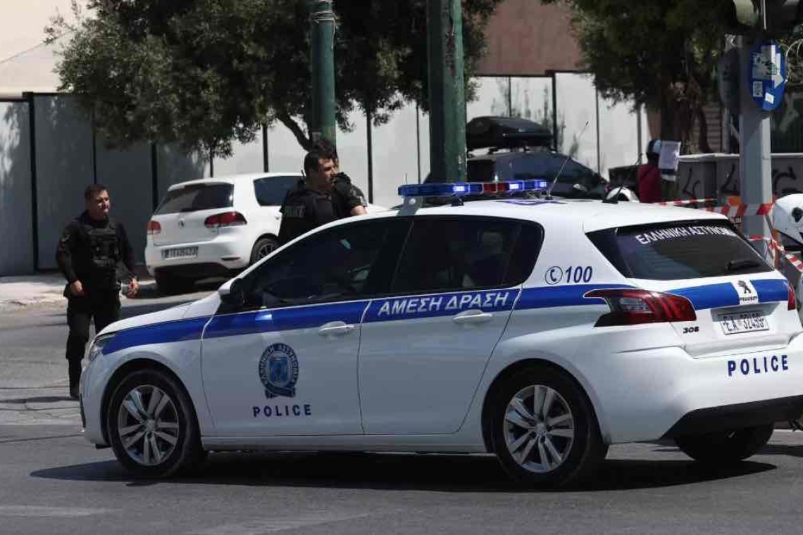 Σύλληψη 16χρονου στον Πειραιά για κλοπή από ηλικιωμένη