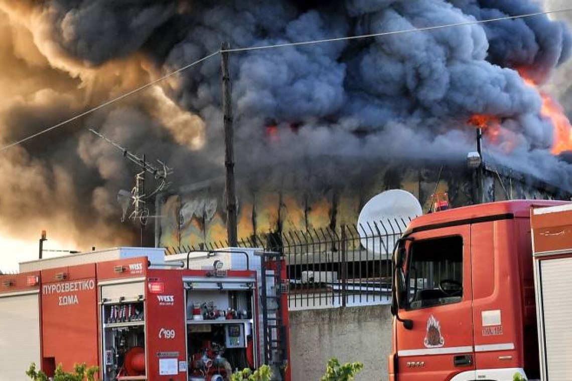 Φωτιά σε εργοστάσιο ανακύκλωσης στο Κορωπί