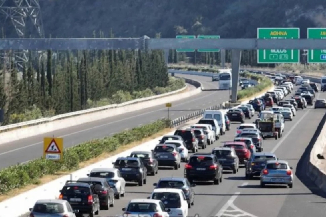 Ηλικιωμένος με άνοια οδηγούσε ανάποδα στην Εθνική Οδό Βόλου - Λάρισας