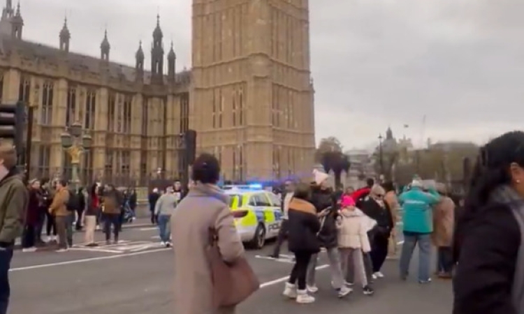 Μαχαίρωμα στη γέφυρα Westminster του Λονδίνου: Ένας άνδρας σε κρίσιμη κατάσταση