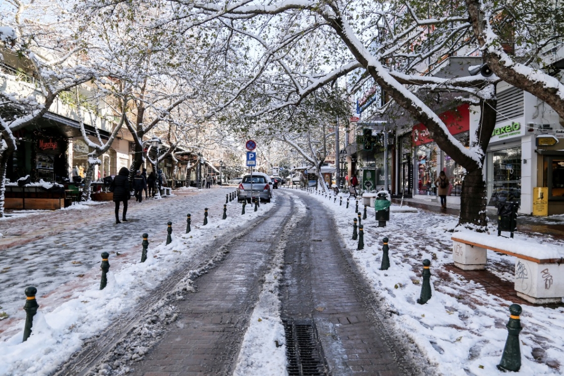 Χειμωνιάτικο σκηνικό τα Χριστούγεννα: Xιόνια και χαμηλές θερμοκρασίες