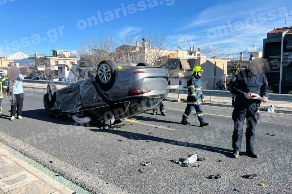 Σοκαριστικό τροχαίο στη Λάρισα: Αυτοκίνητο αναποδογύρισε, 4 τραυματίες