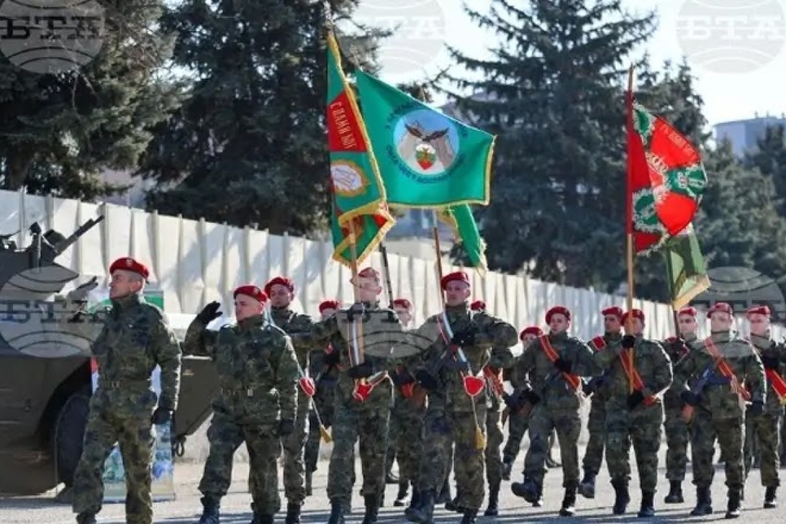 Αυξήσεις μισθών και εξοπλισμοί στις βουλγαρικές ένοπλες δυνάμεις το 2025