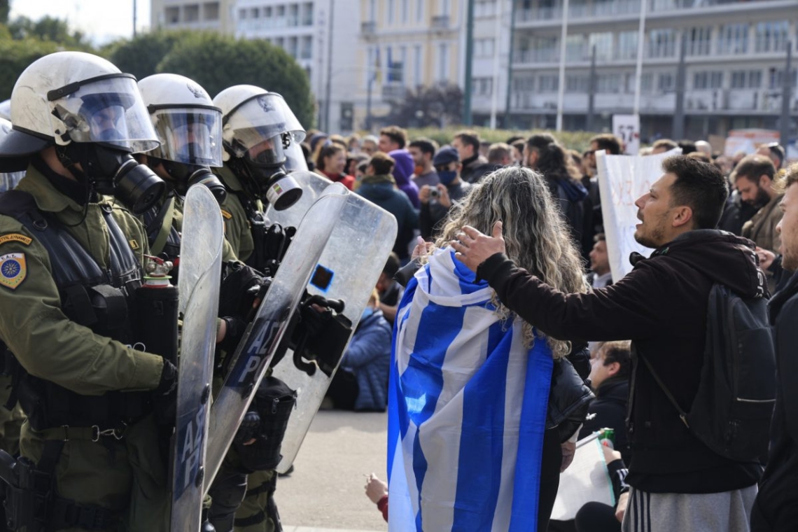 Αστυνομική βία στα συλλαλητήρια των Τεμπών: Η απάντηση του Μαξίμου