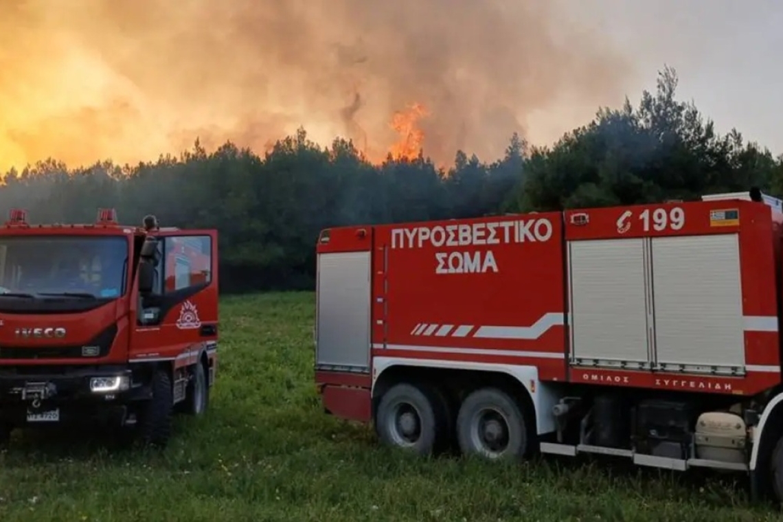 Φωτιά στην Ζάκυνθο: Οι άνεμοι δυσκολεύουν την πυρόσβεση στην περιοχή Κοιλιωμένος