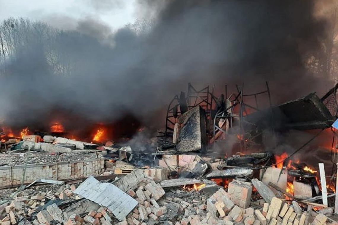 Ρωσικοί βομβαρδισμοί πλήττουν πολιτικές υποδομές στην Ουκρανία