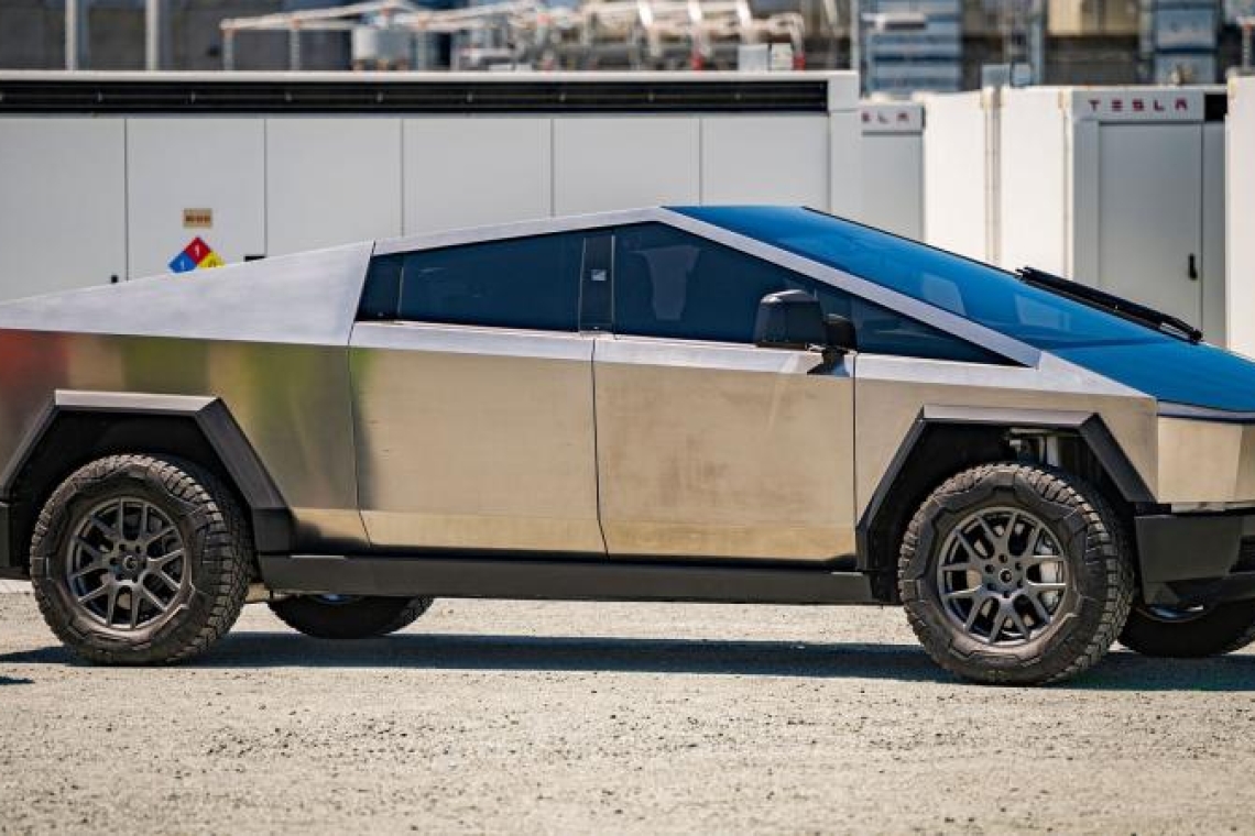 https://www.iefimerida.gr/sites/default/files/styles/medium_article_image/public/2025-03/tesla-cybertrucks.jpg?itok=O4UD7S4S