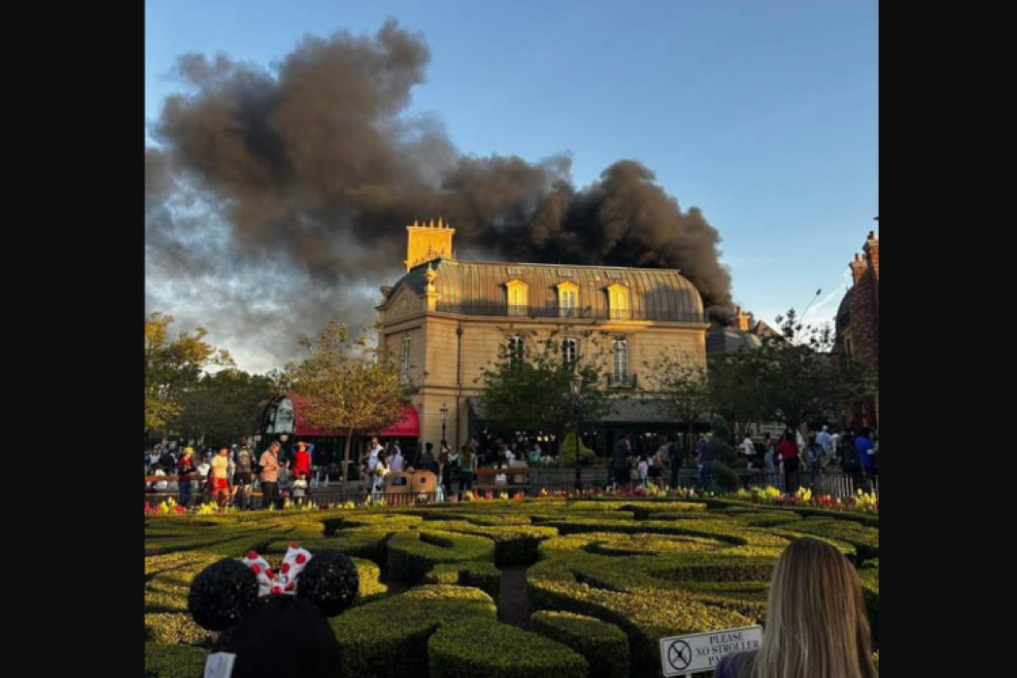 https://img.cnngreece.gr/img/1290/max/80/2025/03/23/6ea87f7f-disneyworld.jpg?t=GVtAf3vXMDJ89ZeKbs55Iw