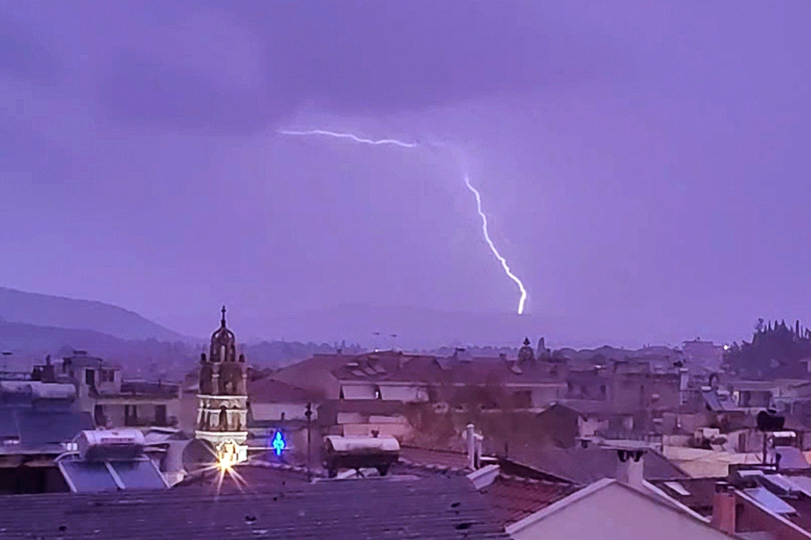 https://www.in.gr/wp-content/uploads/2025/03/thunder1-620x350.jpg
