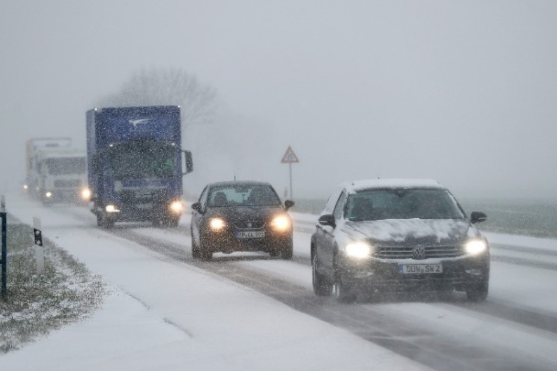 https://www.in.gr/wp-content/uploads/2025/03/ontario-icestorm-620x350.jpg
