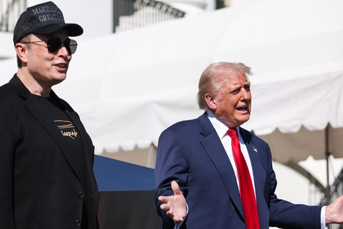 Ο Λευκός Οίκος διαψεύδει τις φήμες για την αποχώρηση του Έλον Μασκ