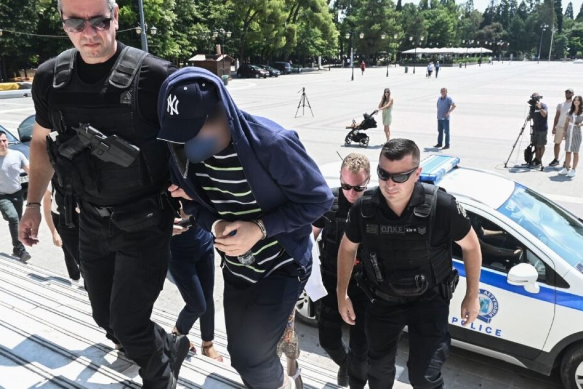 https://www.parapolitika.gr/images/640x360/jpg/files/2025-04-11/syllipsi-41xronou-matomeni-vaftisi.jpg