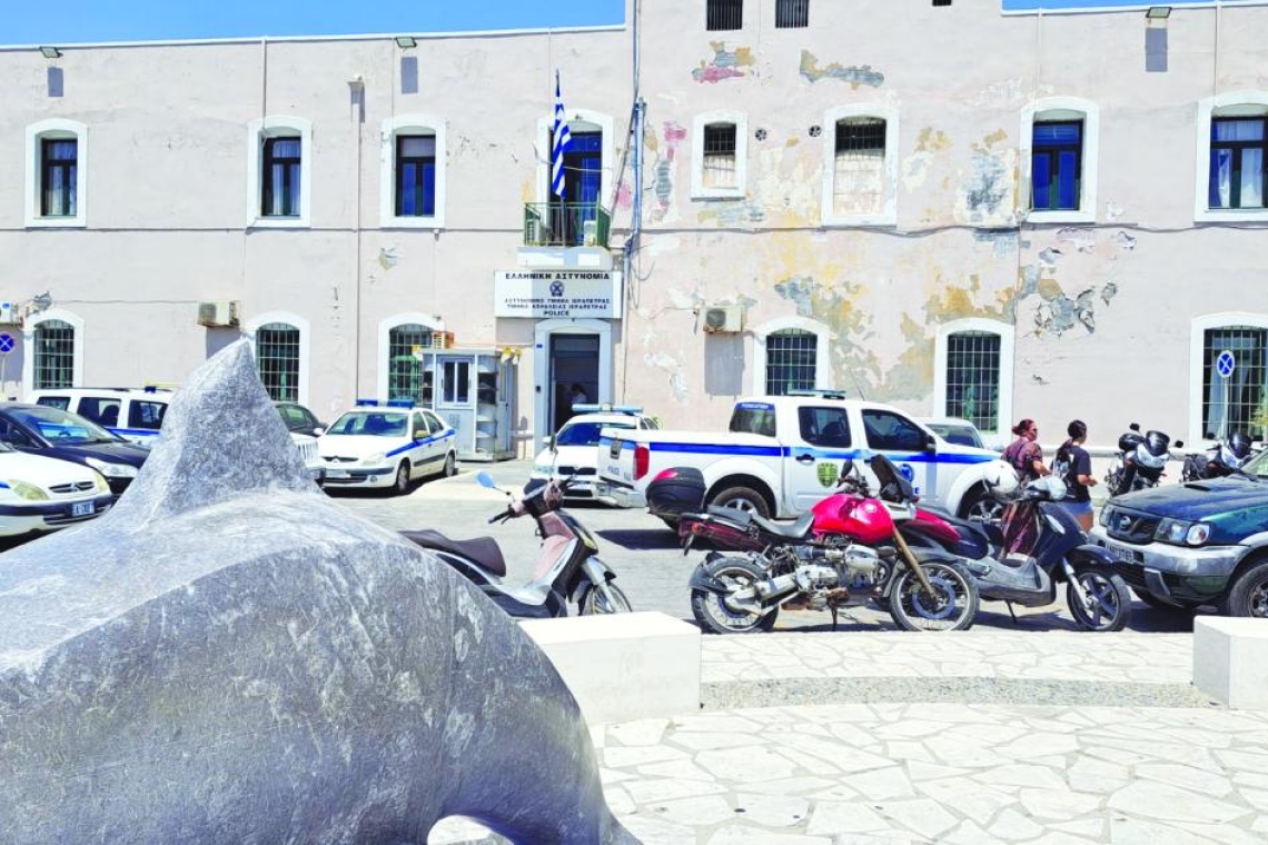 https://img.cnngreece.gr/img/1290/max/80/2025/04/12/4669237.jpg?t=Iqq7HrQa5YknJ9ZPdvoXwg