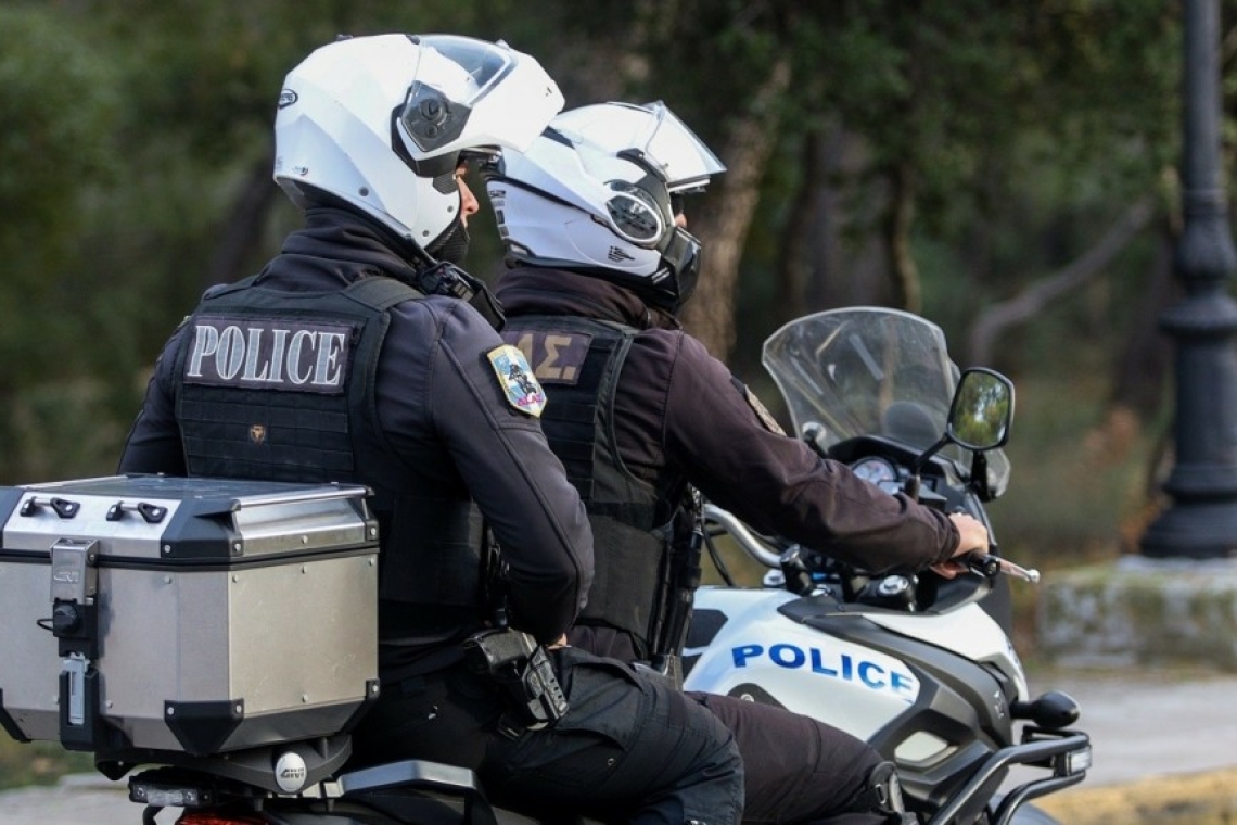https://www.parapolitika.gr/images/640x360/1/jpg/files/2025-02-28/limeniko-skafos-skuros.jpg