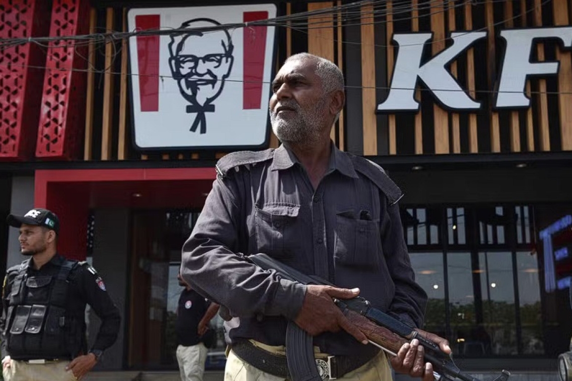 Συλλήψεις στο Πακιστάν μετά από επιθέσεις στην KFC