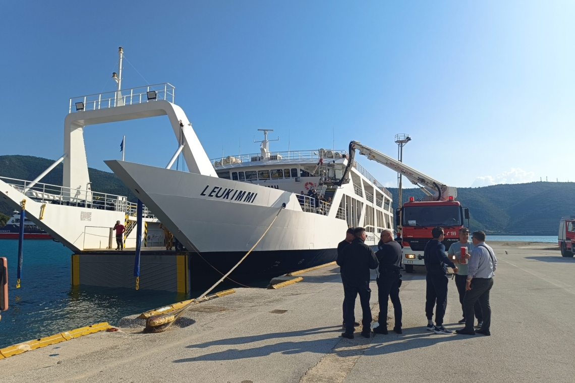 https://www.parapolitika.gr/images/640x360/jpg/files/2025-04-25/igoumenitsa-mpoukaporta-ploio-epivates-geranoforo.jpg