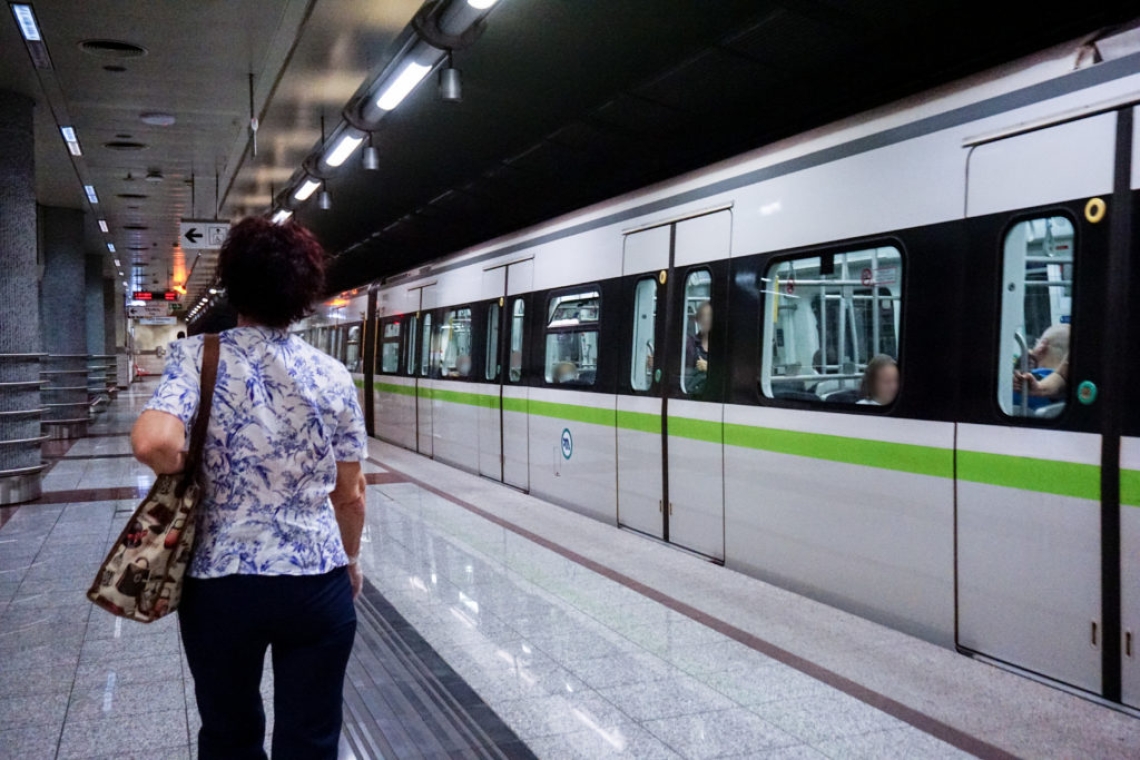 https://img.cnngreece.gr/img/1290/max/80/2025/04/27/51f20be7-metro.jpg?t=5IuiA2WxiMDW2jRRHHntZQ