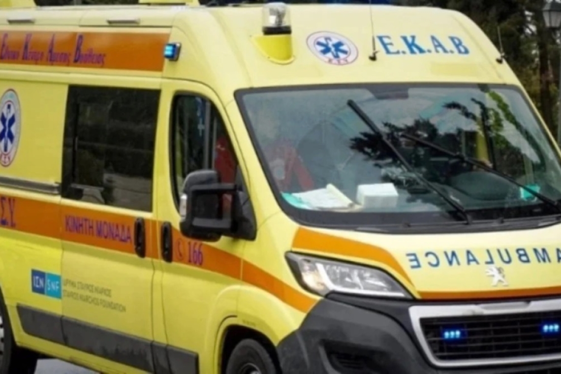 https://img.cnngreece.gr/img/1290/max/80/2024/12/25/asthenoforo-1.jpg?t=2YmSufM7DJb9vH5E4Ccp-g
