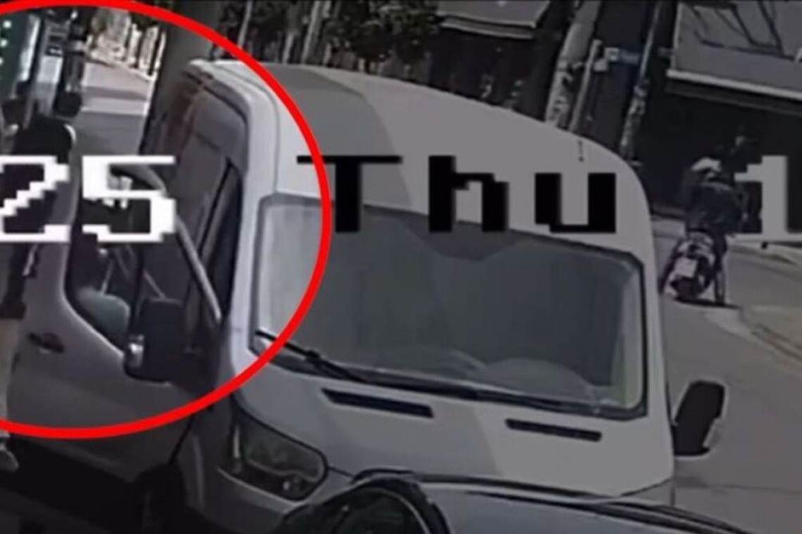 Σοκαριστικό τροχαίο στα Καμίνια: Οδηγός ΙΧ παρέσυρε 2 ανήλικα παιδιά και εξαφανίστηκε