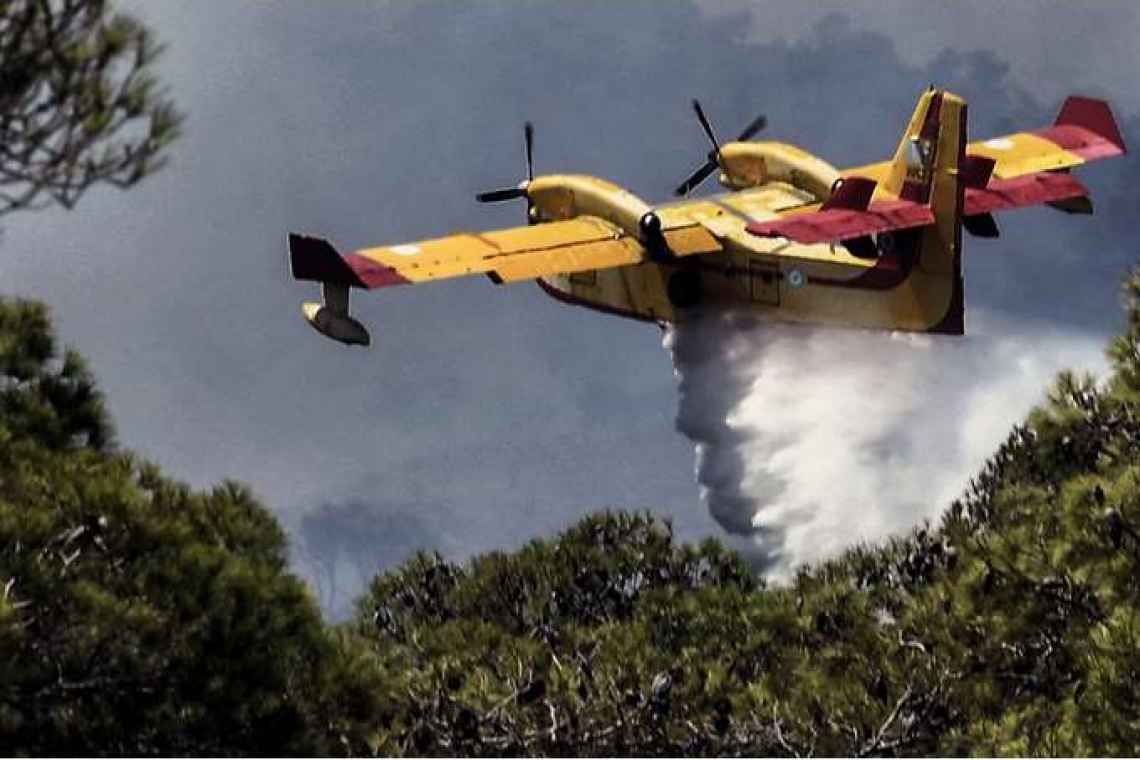 Η ΕΕ στέλνει αεροσκάφη και πυροσβέστες για πυρκαγιές στην Ελλάδα