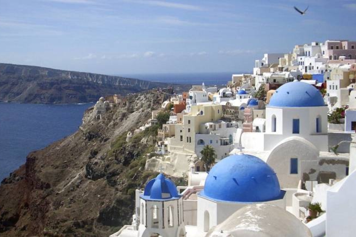 Διακοπή νερού στη Σαντορίνη: Αντιμέτωποι με την απόγνωση κάτοικοι και επιχειρηματίες
