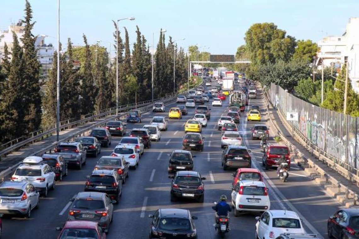 Καθυστερήσεις και μποτιλιάρισμα στην Αττική Οδό και Κηφισό