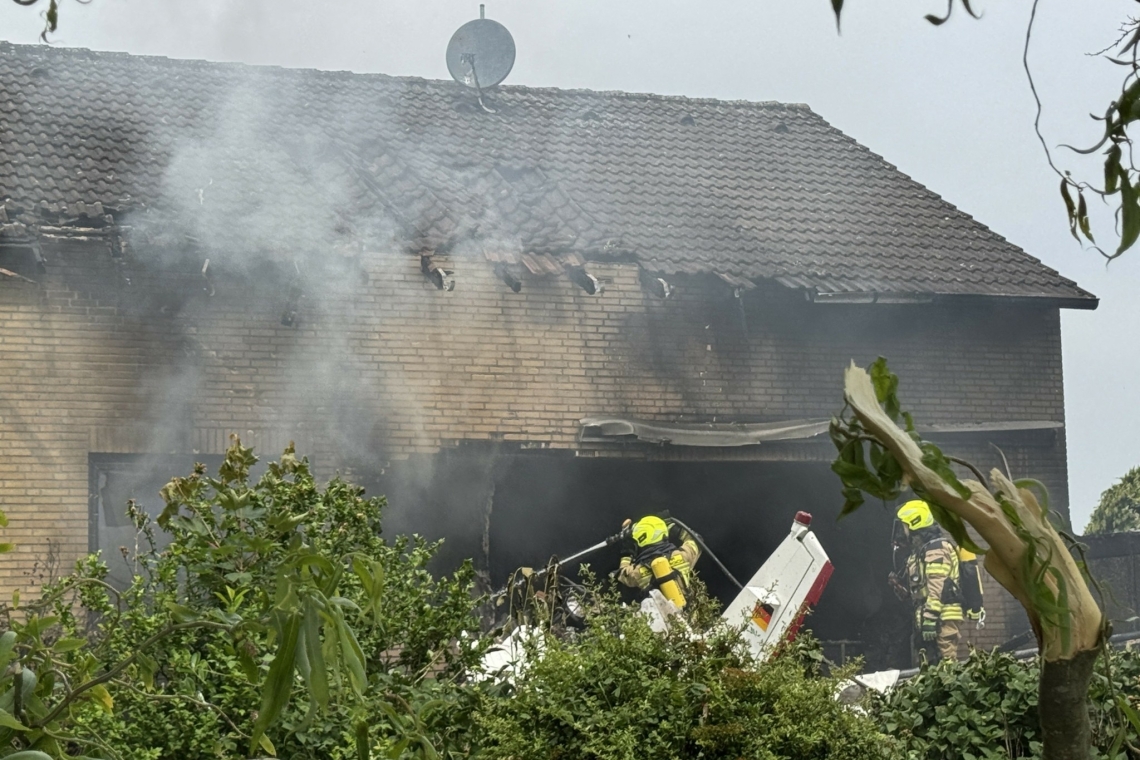 Σύγκρουση αεροσκάφους σε κτήριο στη Βόρεια Ρηνανία με δύο νεκρούς